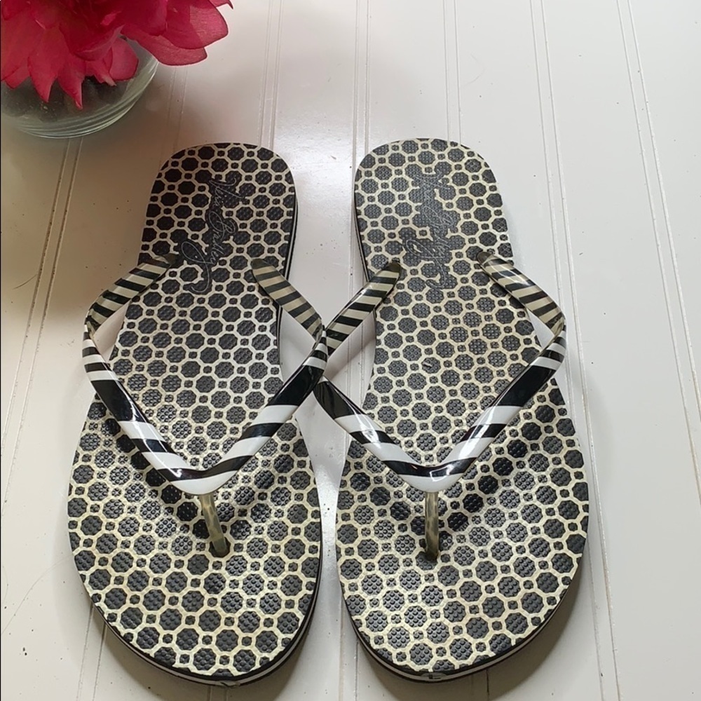 Vera Bradley Black white flop. FFT0502F